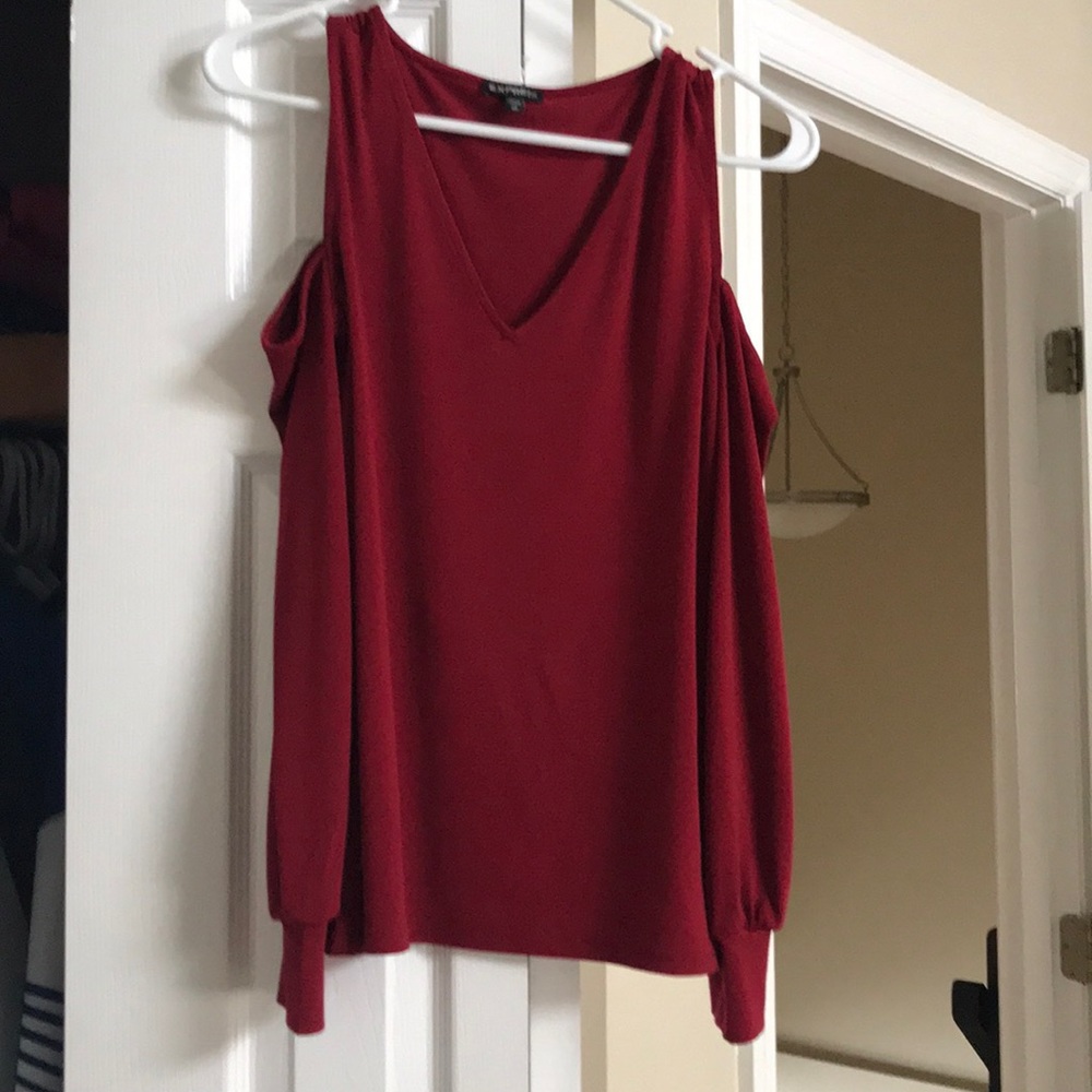 Cold shoulder Top